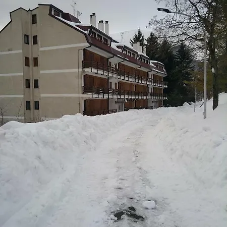 Condominio Le Pinete شقة *
